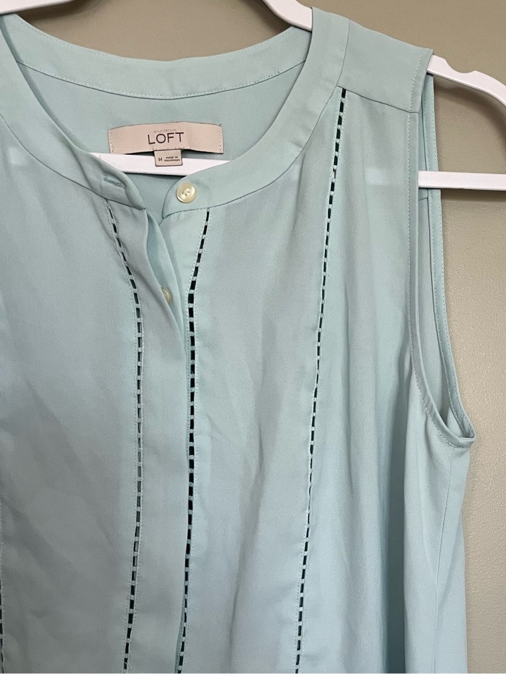 LOFT Women's Sleeveless Light Blue Sleeveless Blouse